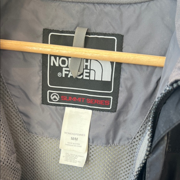 The North Face Women’s Jacket - Picture 2 of 6